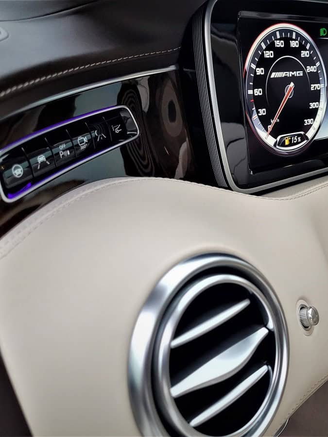 S63 interiér