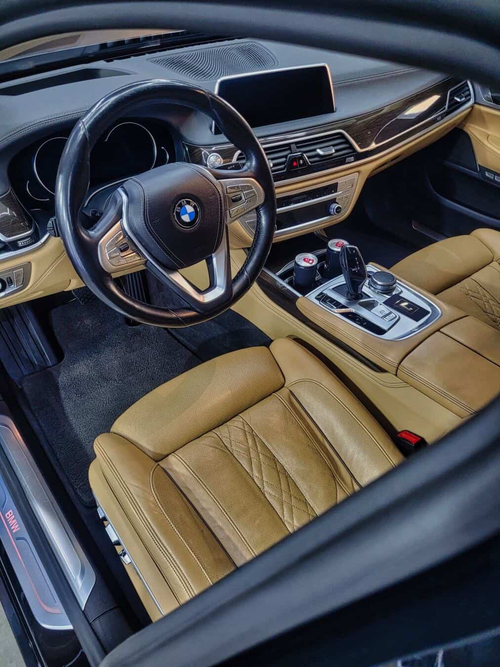 BMW 730d interiér detail
