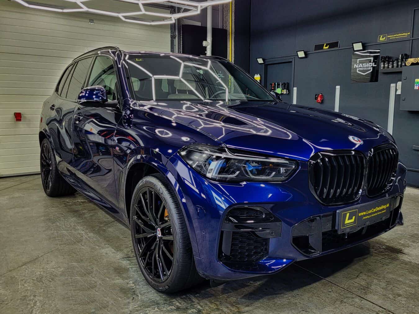 BMW X5 M Paket hlboká modrá metalíza