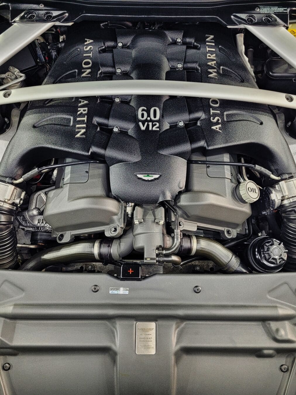 Aston Martin Virage motor 6.0 V12 po parnej očiste