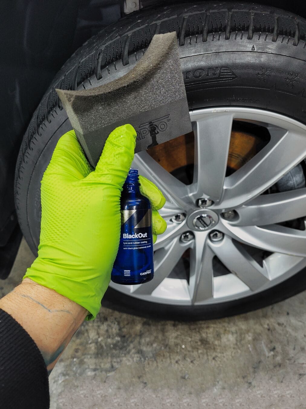 CarPro BlackOut keramika na pneumatiky